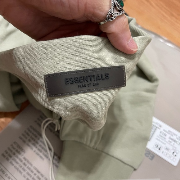 NWT Women’s Medium Fear Of God Essentials French Terry 3/4 Sleeve Hoodie Seafoam - Picture 10 of 13
